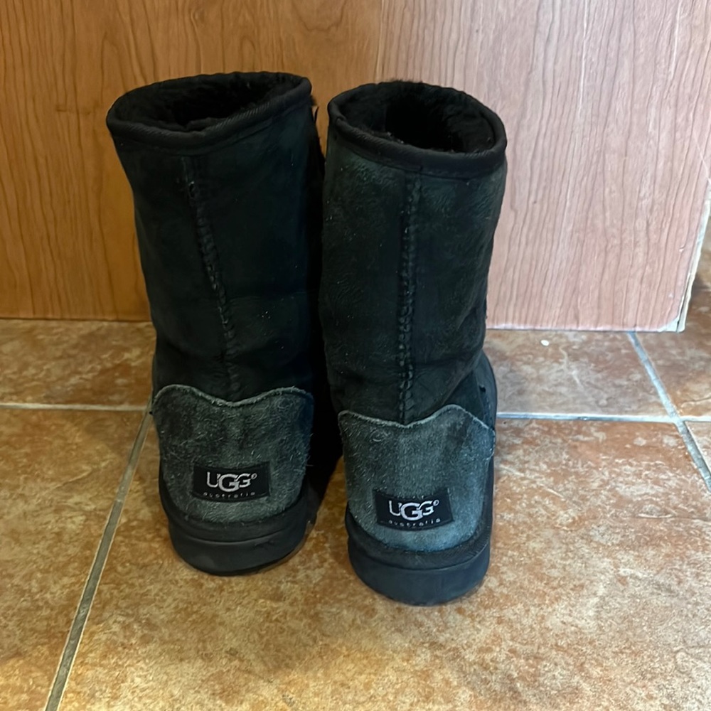 Ugg -Classic Short Wonans #5825 - Black